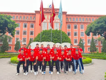 Sinh Viên TMĐT TLU Thực Chiến: Kinh Nghiệm Vận Hành Dự Án & Cơ Hội Khởi Nghiệp Digital